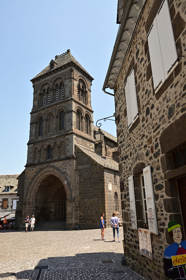 Eglise romane St Mathieu de Salers